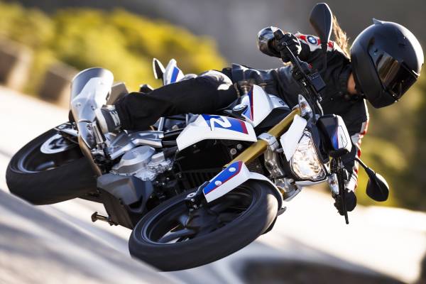 SCOOP VIDEO: New BMW G310R roadster in action
