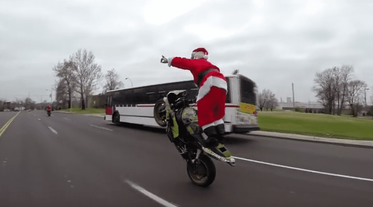 VIDEO: Santa Claus stunt ride