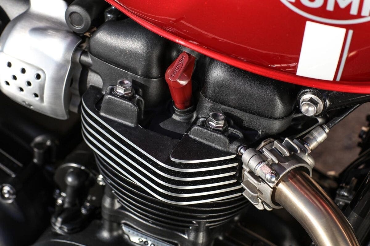2016-Triumph-Street-Twin-Details_008
