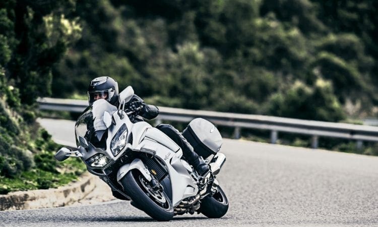 Yamaha launches the 2016 FJR1300 with a six-speed box (at last!)