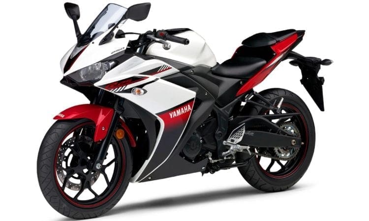 Yamaha shows 2016 red and white colour R3 and R25 colour scheme in Japan
