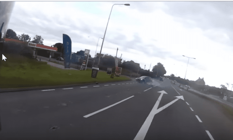 VIDEO: Instant karma for Mitsubishi loser