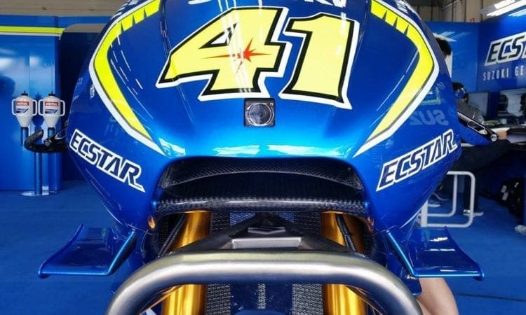 MotoGP: Suzuki’s new F1-style wings on the factory bikes and Aprilia gets Ducati-clone wings too!