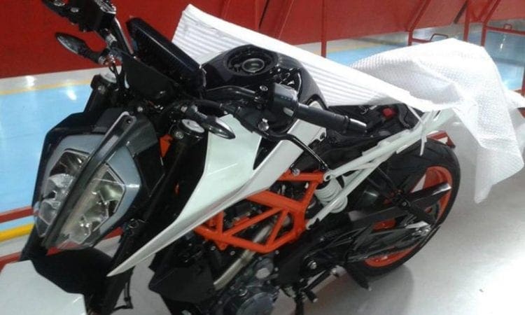 2017 KTM 390 Duke snapped INSIDE the factory. First picture of next year’s bike!