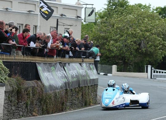 TT 2016: Holden and Winkle take dramatic win in Sure Sidecar Race 1