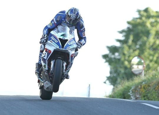 Hutchy blasts into the 130mph lap sector in third qualifying session at the TT – Anstey ups own best time so far on the RCV