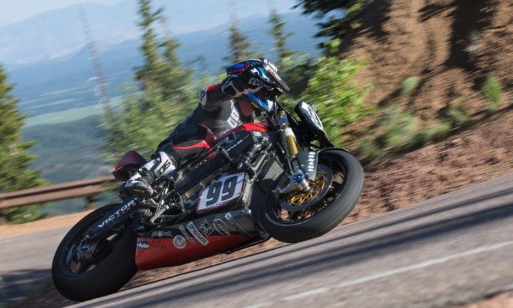Video: 360 degree quick run up Pikes Peak at full chat