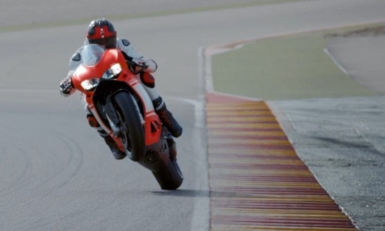 Milan show: Amazing VIDEO of Ducati 1299 Superleggera carbon fibre über-superbike ridden on track