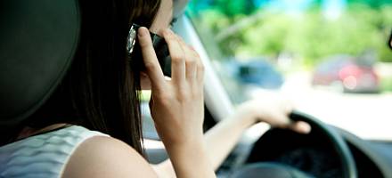 Government cracks down on motorists using mobile phones