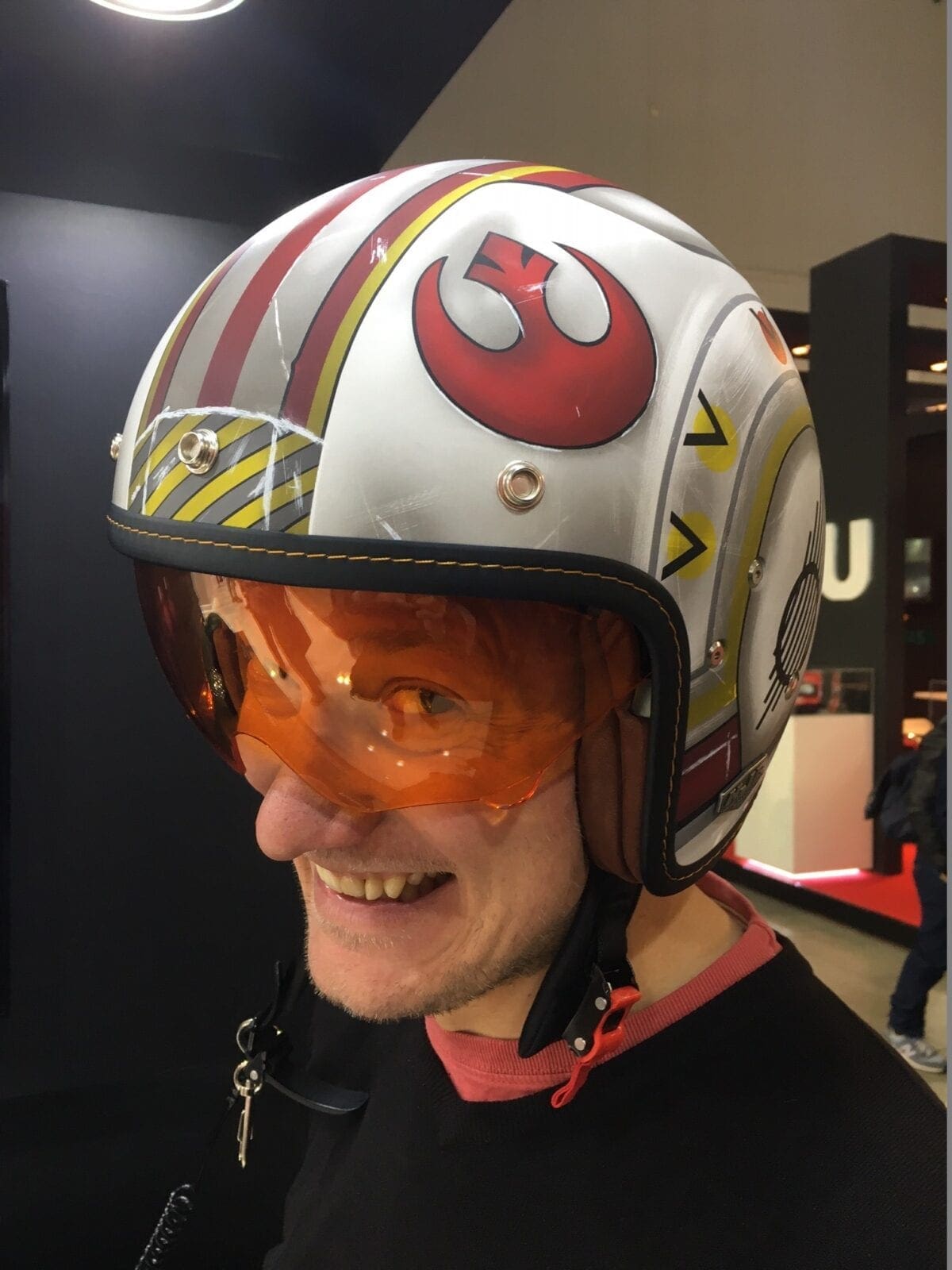 Want a Mark Hamill SIGNED HJC Star Wars Skywalker road-legal helmet? Here you go…