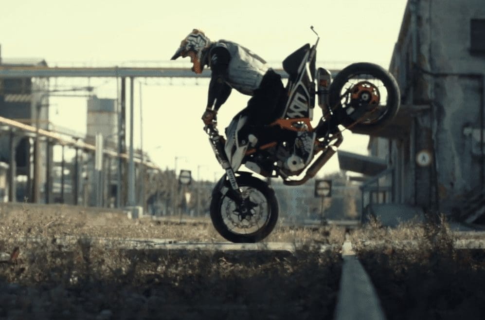 Video: Ride and Slay on a KTM 690 Duke
