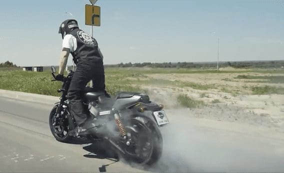 Video: Record-breaking burnout on a Harley Street Rod