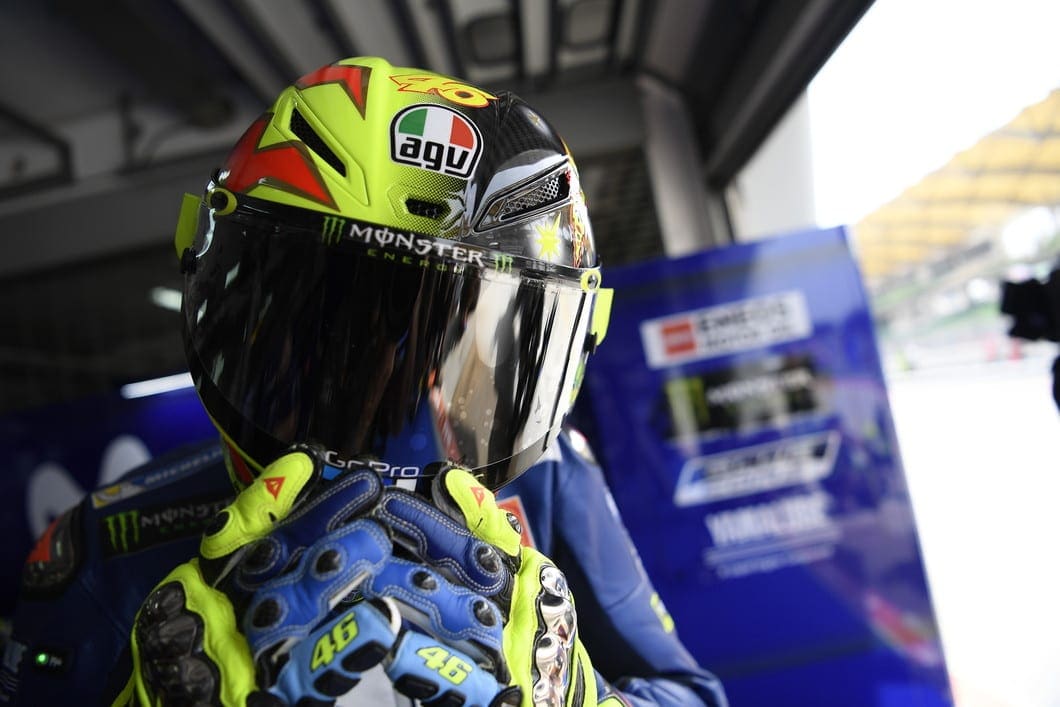auditorium Van Husk Valentino Rossi goes retro with new AGV Helmet at Sepang test. Looks MINT.  Looks like the lid from 20 years ago. AND you can buy one NOW (almost).