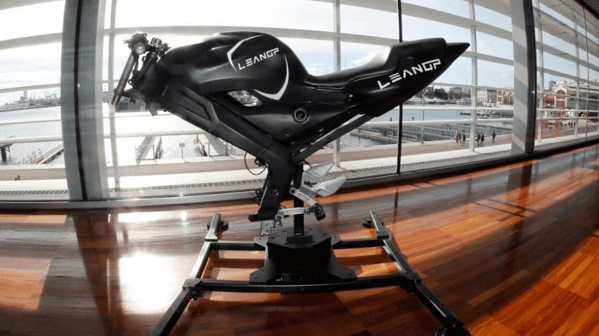 VIDEO: A motorcycle simulator in your home with LeanGP
