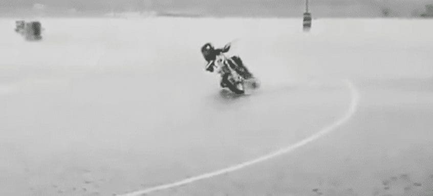VIDEO: This is how to ride in the rain. Seven year old girl getting her kneedown.