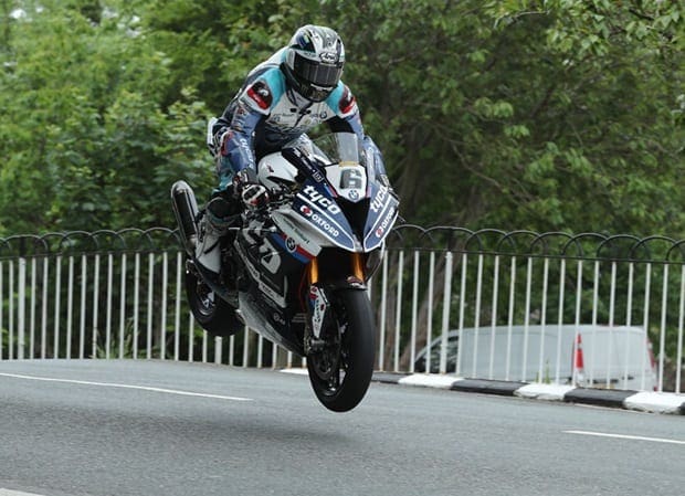 IOM TT 2018: Dunlop gives Tyco BMW an emotional victory in today’s RST Superbike race