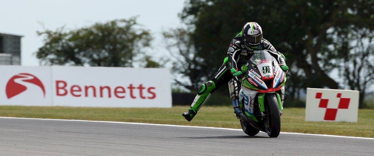 BSB: Leon Haslam holds off Josh Brookes at Snetterton with the top eleven covered by less than a second!