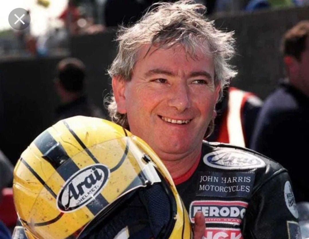Joey Dunlop’s 1998 Lightweight TT-winning gear goes under the hammer