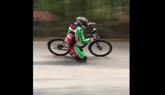 VIDEO: Scott Redding gets his kneedown on a pushbike. And is loving it.