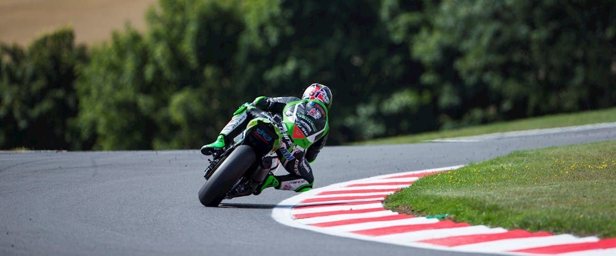 BSB: Leon Haslam pips Glenn Irwin by 0.009s in opening practice at Cadwell Park