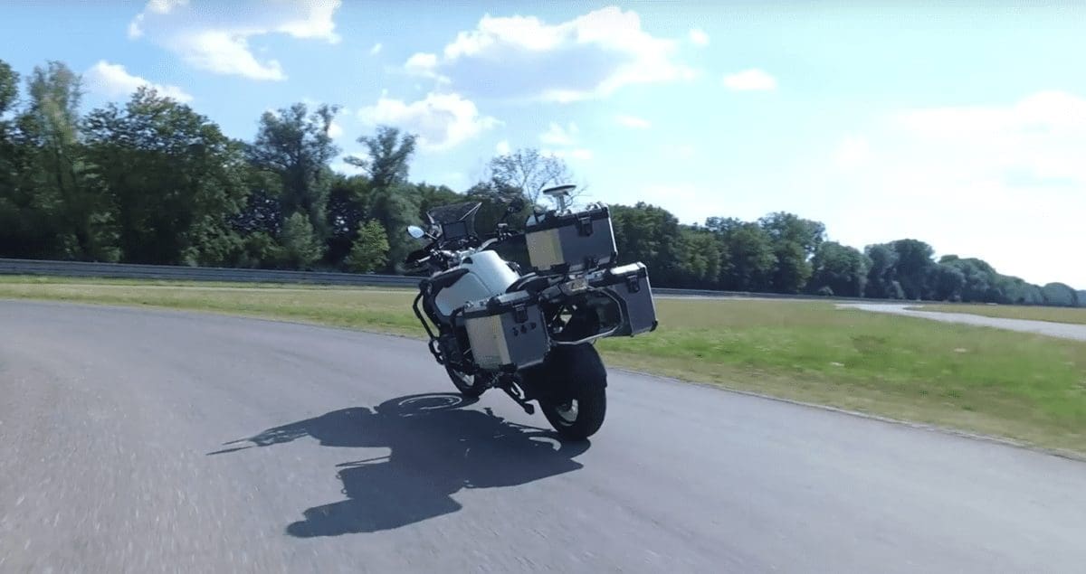 VIDEO: BMW’s SELF RIDING motorcycle.