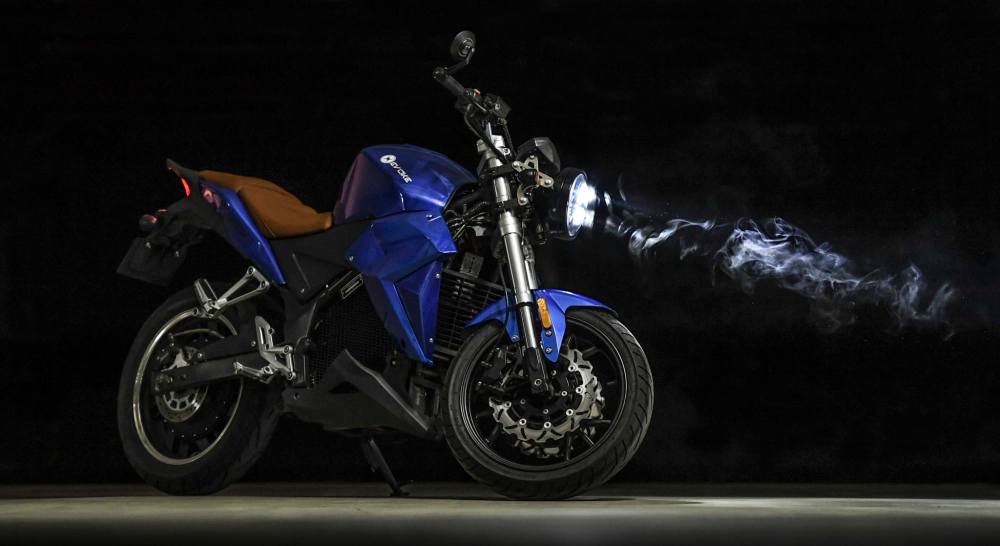 Evoke Motorcycles is TESTING new fast charging MODULAR batteries. ZERO to 80% CHARGE in 15 MINUTES.