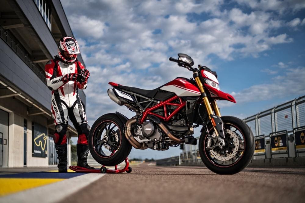 VIDEO: Ducati’s new Hypermotard 950 in ACTION – on STREET and on TRACK.