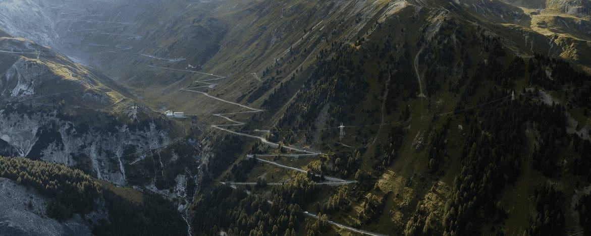 VIDEO: Adventure INSPIRATION. The Stelvio Pass from the AIR.