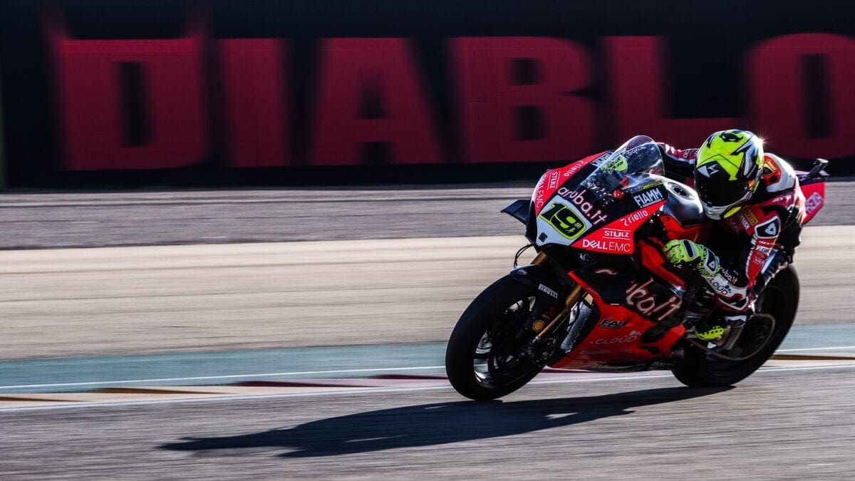 WSB: Superpole – Alvaro Bautista unstoppable as Rea and Lowes continue to scrap behind