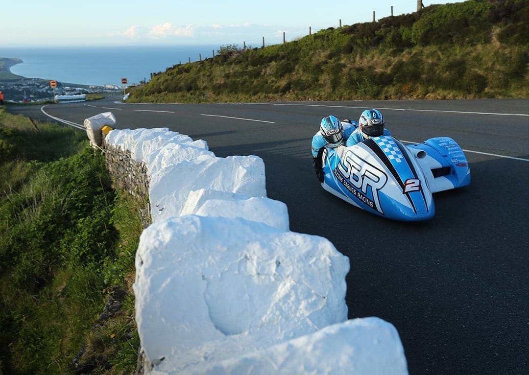 TT 2019: Holden and Cain FASTEST in first SIDECAR qualifying session.