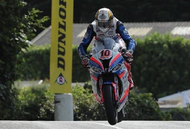 TT 2019 RESULT: Hickman takes Superbike TT race win in red-flagged first race this year. Harrison just behind in second, Cummins third.