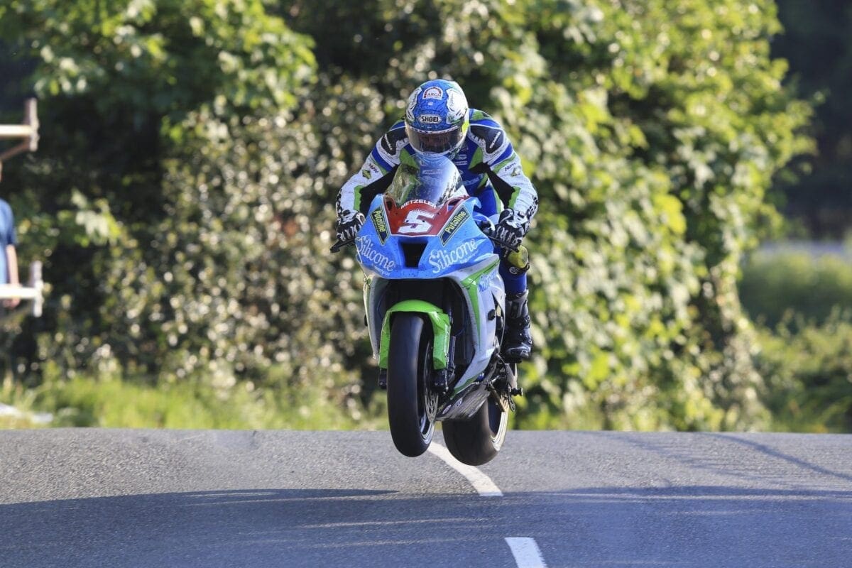 TT 2019: RESULT Harrison take his FIRST big bike TT win with incredible Senior TT victory, Hickman limps home second with Cummins third.