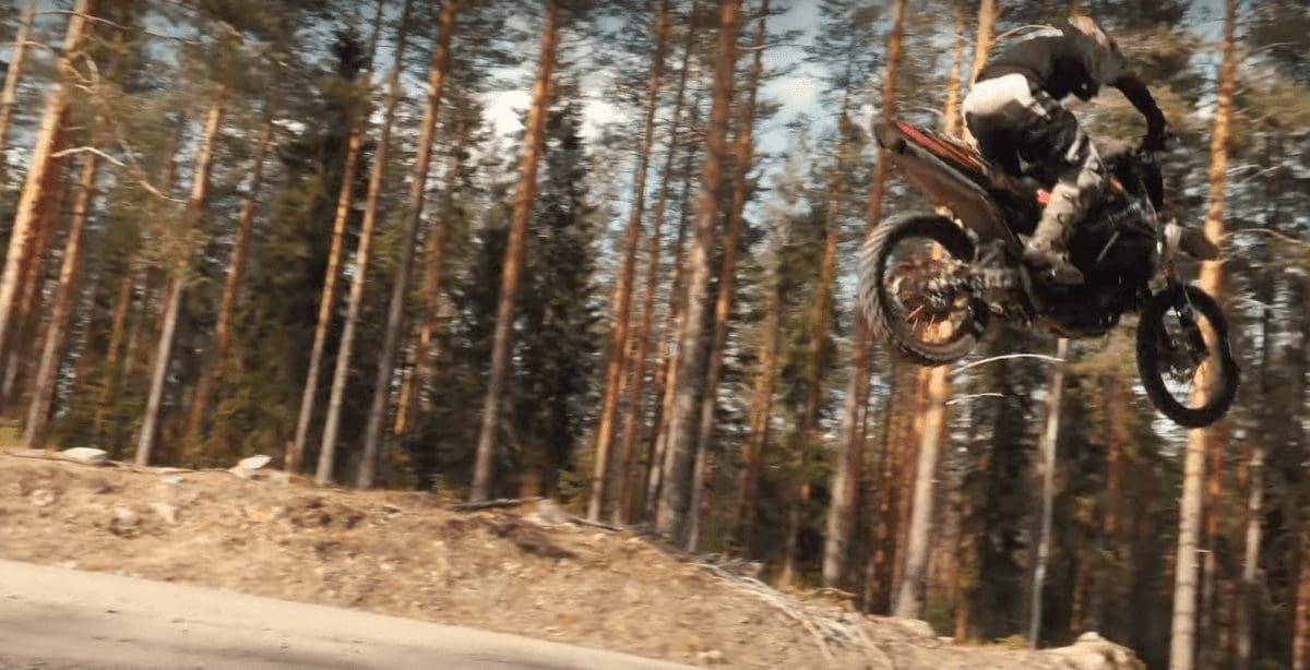 VIDEO: Watch this guy do a 52m jump on a jacked up GSX-R1000 with dirtbike suspension… you’ll LOVE this film!