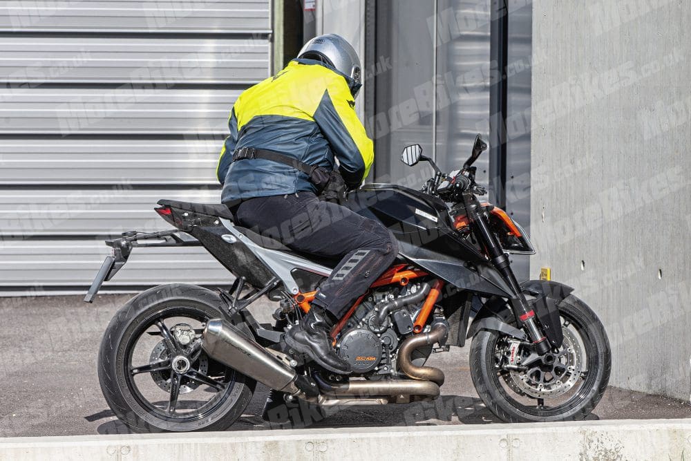 SPY SHOTS: Finished and ready to rock – here’s the COMPLETE KTM 1290 Super Duke R for 2020 in all it’s glory… check out that pipe…