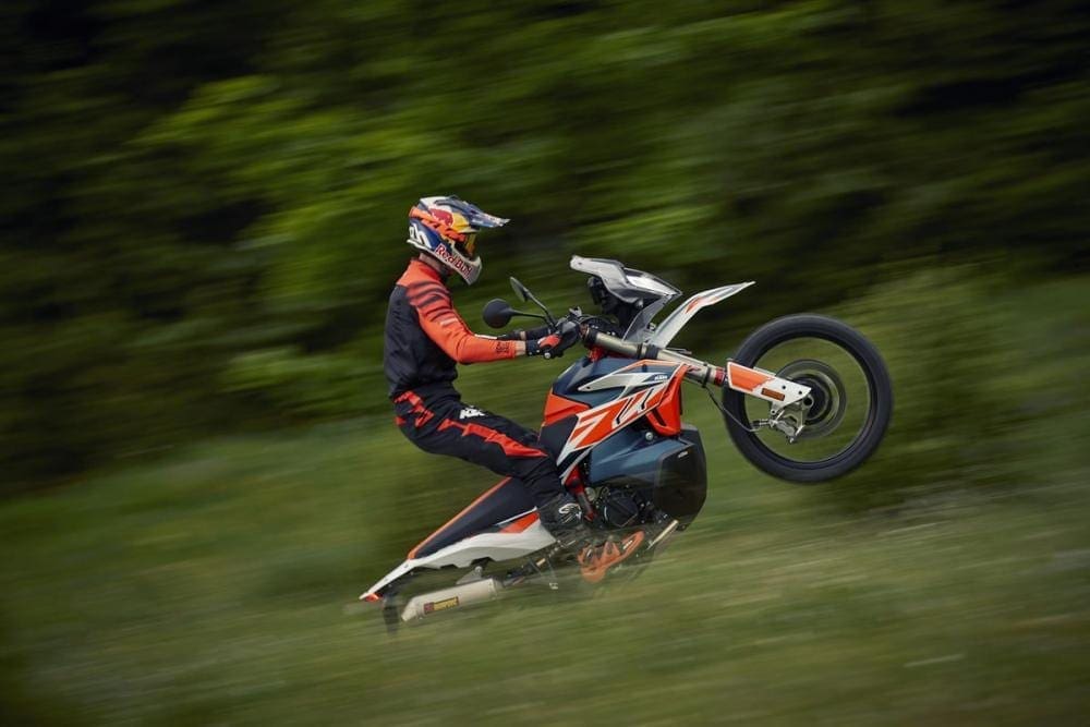 VIDEO: Getting to know KTM’s 790 Adventure R Rally. Technical breakdown and off-road action.