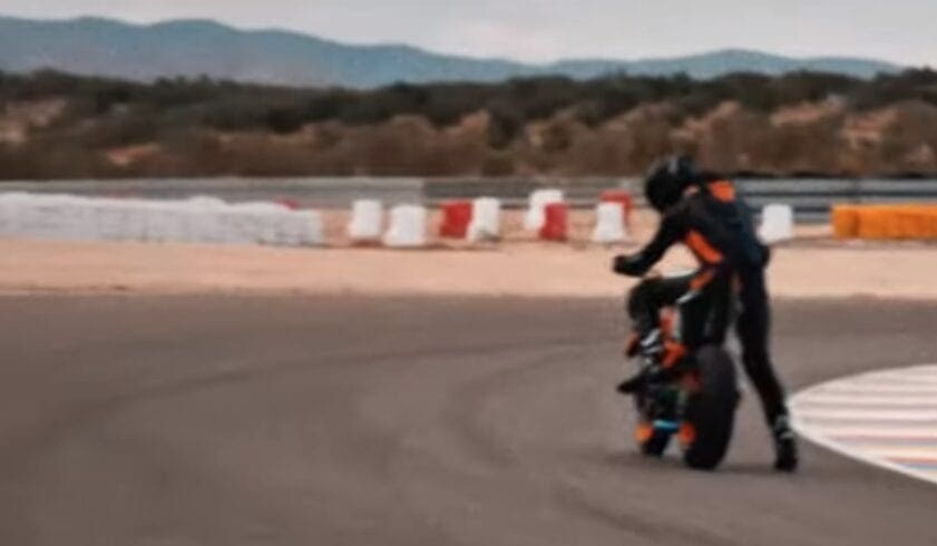 Ok, so this is a bit blurry but you can see how physically small the new KTM Super Duke R motorcycle is. Either that or it's being ridden by a 7ft giant in the video. We don't think it is the second option.  
