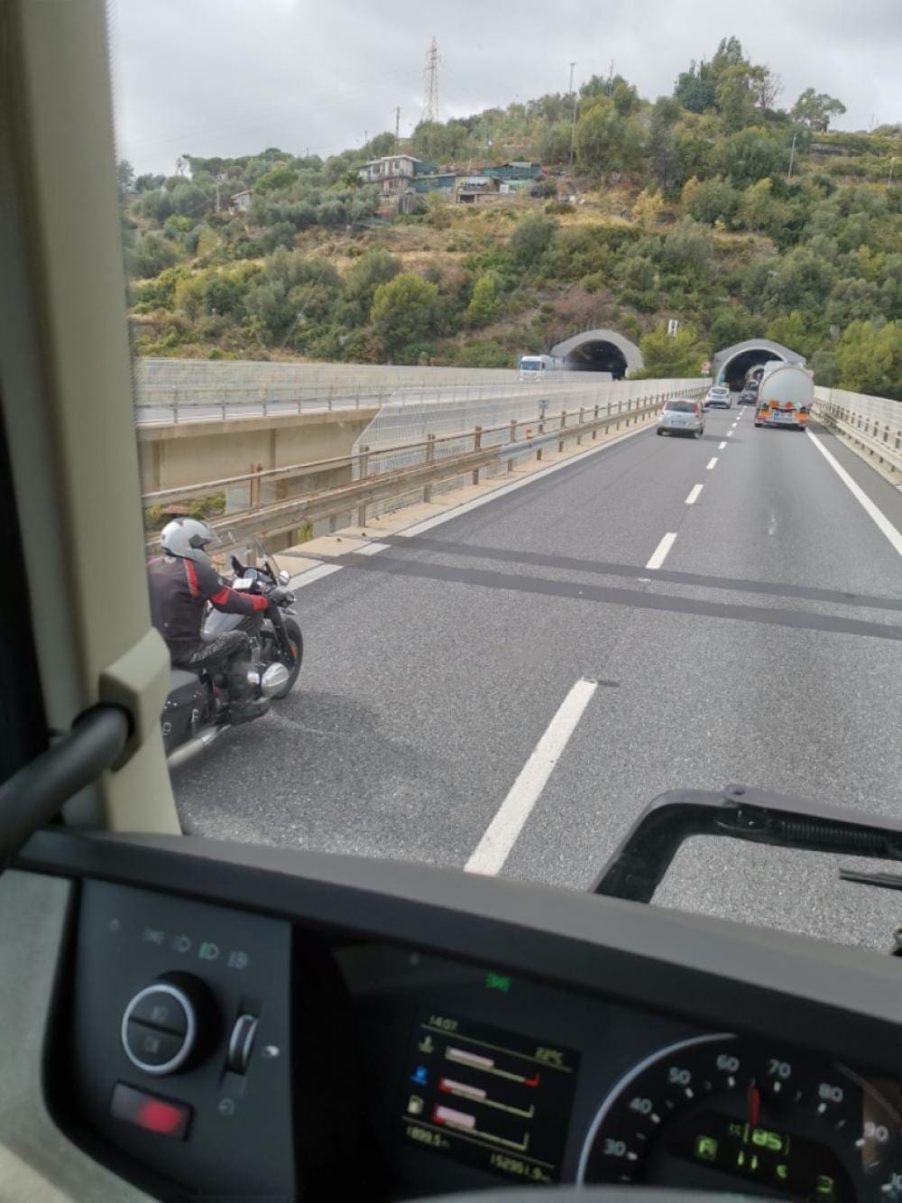 LOOK AGAIN: SPY SHOTS of BMW’s new R18 motorcycle for 2020. TWO models caught out ROAD TESTING.