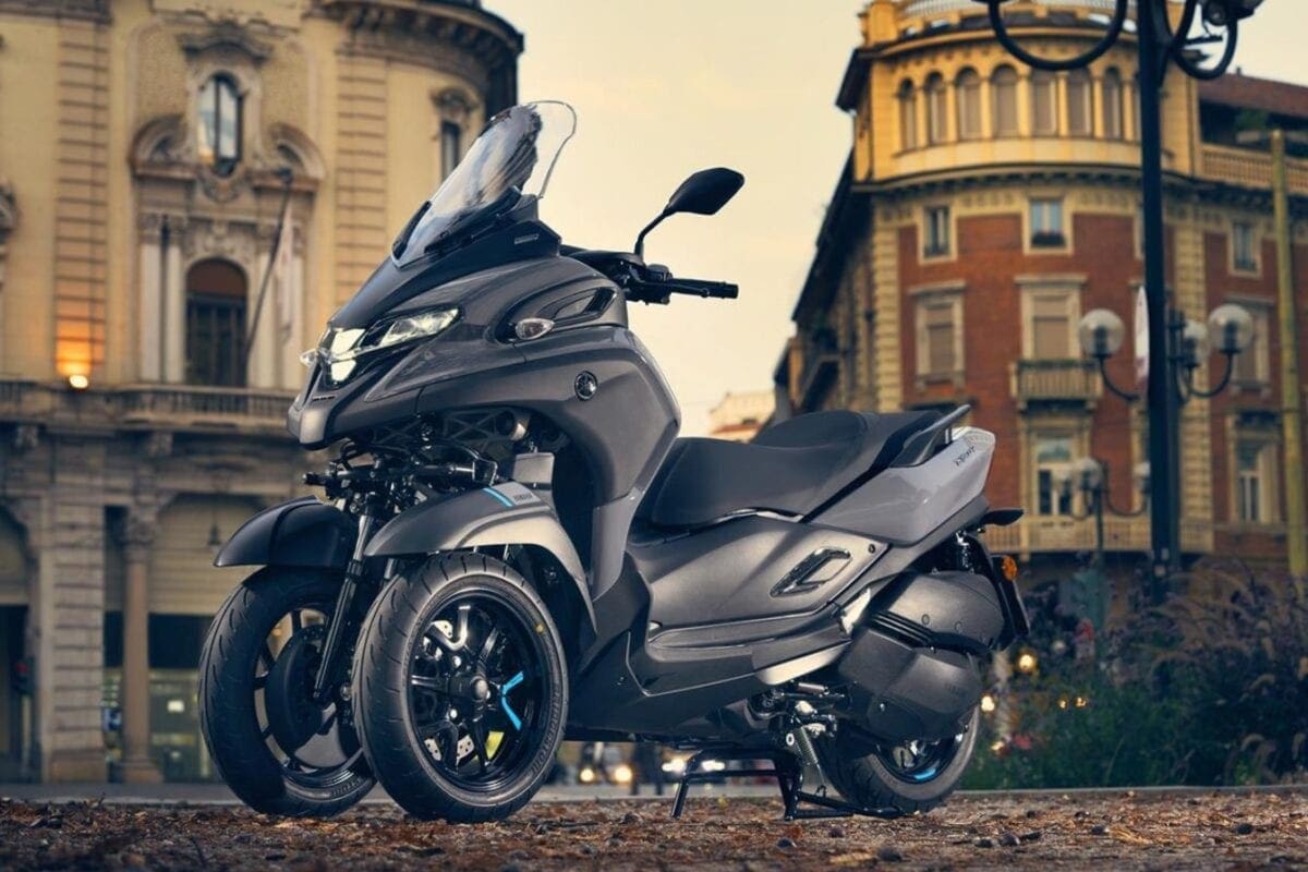 Yamaha’s Tricity 300 for 2020. NEW Leaning Multi Wheel machine revealed at Tokyo. And you can ride it with a CAR LICENCE.