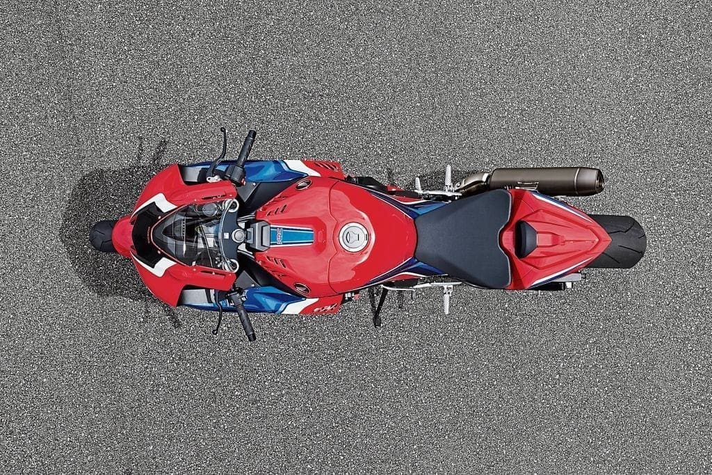 Look how narrow the 2020 Honda Fireblade is. Once you're away from the aero-infused fairing, there's not a lot of motorcycle to get in the way of your riding. Even the exhaust and end can is pulled in to be as close to the bike as possible.
