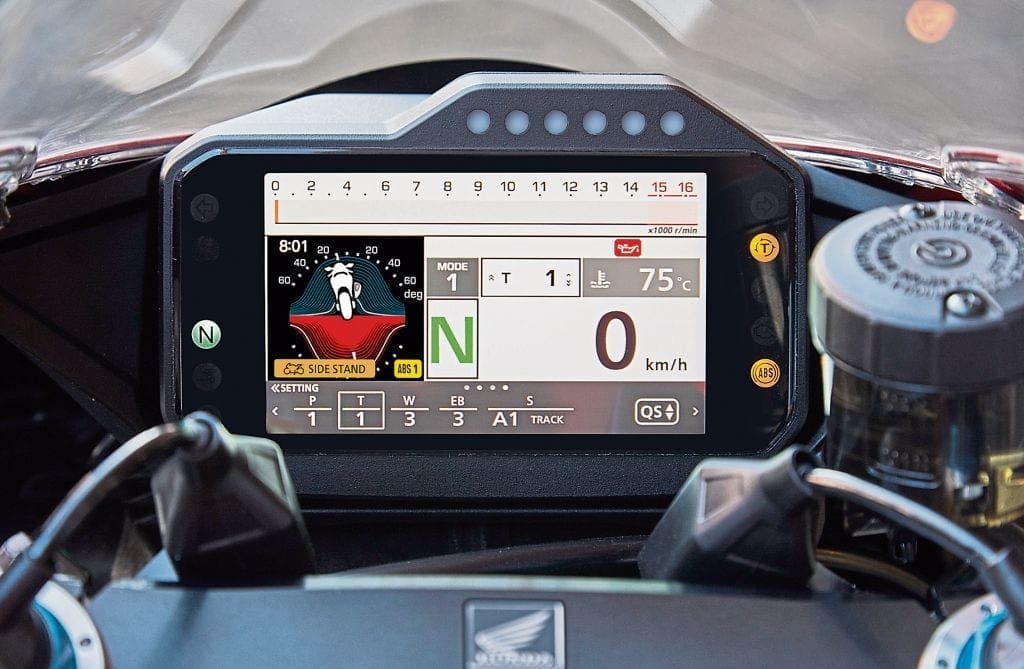 Loads of information is instantly available to the rider on the large, clear TFT screen. The 2020 Honda Fireblade offers more options for the rider to fine-tune the bike than ever before. 