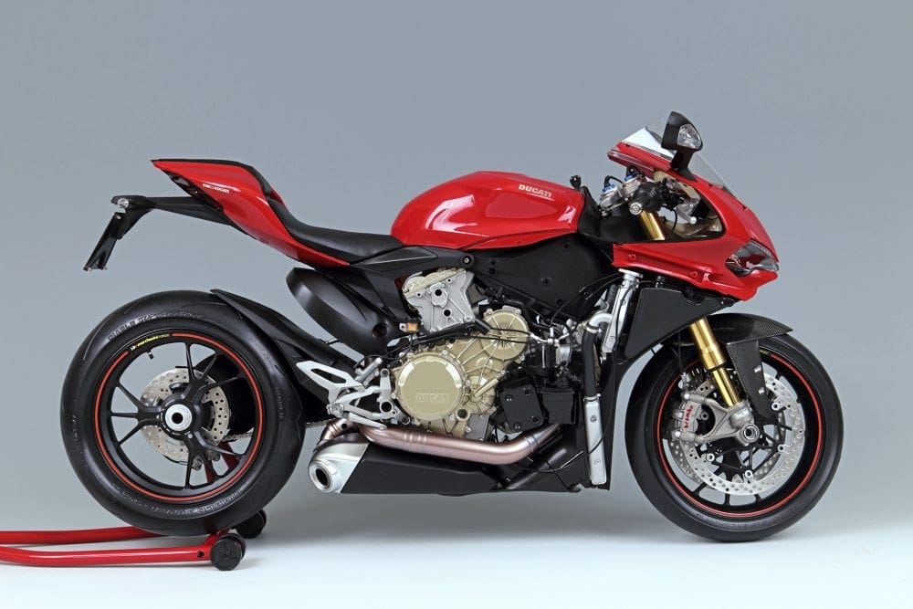 Side shot of the Pocher Model Ducati Superbike 1299 Panigale S