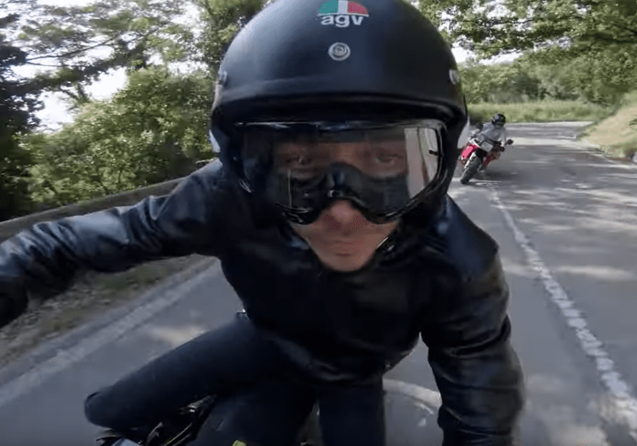VIDEO: Valentino Rossi rides La Panoramica on a CUSTOM Yamaha XJR1300.