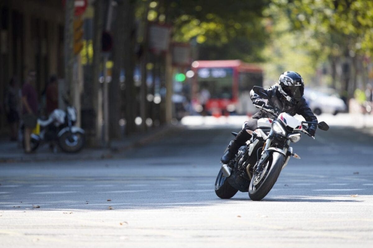 Everything YOU need to know about Triumph’s £7,900 Street Triple S for 2020. FULL technical specifications, the OFFICIAL documents from the factory and a MEGA photo gallery.