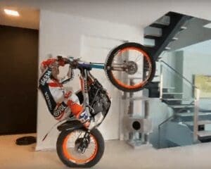VIDEO: How to amuse yourself during coronavirus isolation. The Toni Bou way.
