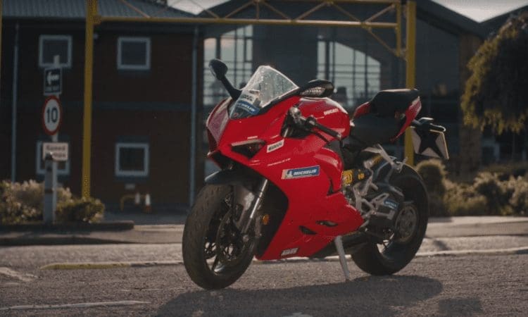 Ultimate Sportsbike: Ducati Panigale V2