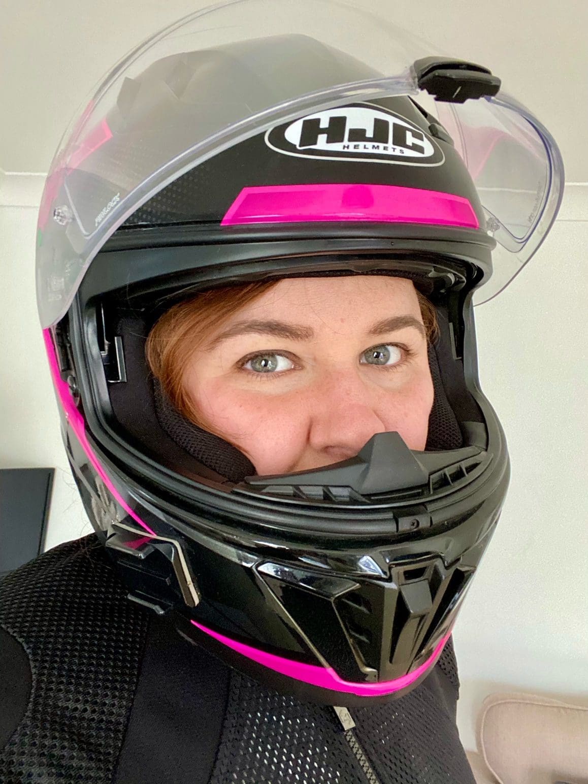 Ladies Who Ride: Reviews! HJC i70 Astro