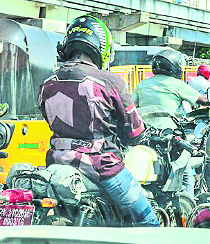royal-enfield-650r-fairing-spied-launch-price-1.