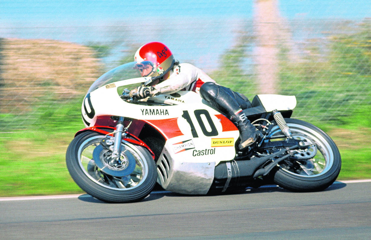 Giacomo Agostini on a 750cc Yamaha at Mallory Park 1974