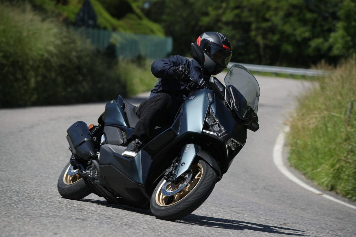 FIRST IMPRESSIONS: Yamaha XMAX 300 TECH MAX