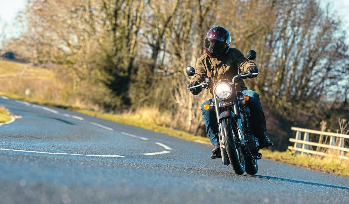 Riding Royal Enfield 350 Bullet 